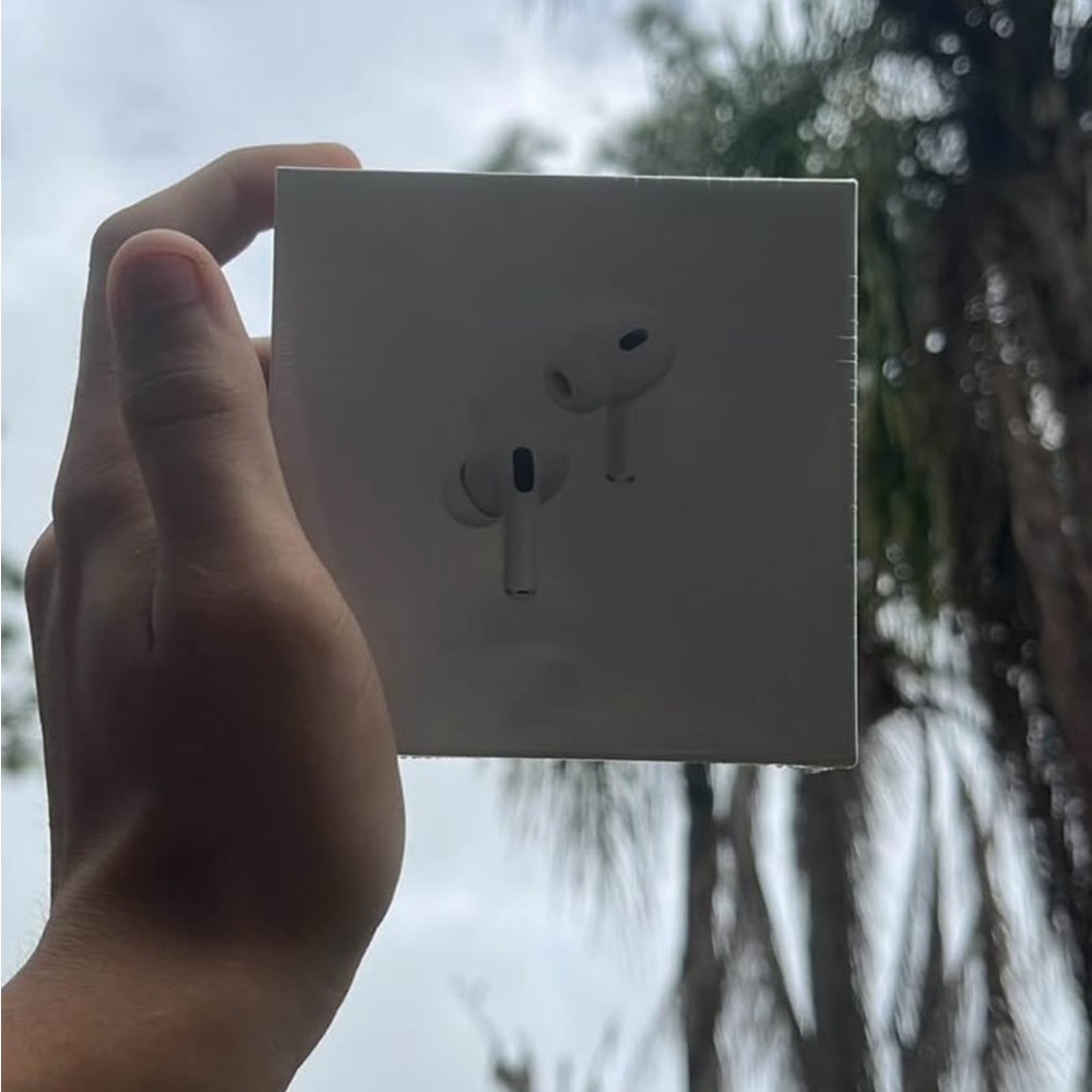 Apple Wireless Earbuds in White